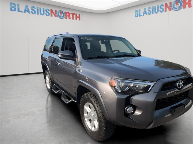 2014 Toyota 4Runner SR5 photo 3
