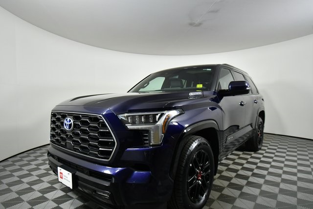 2023 Toyota Sequoia SR5 photo 5