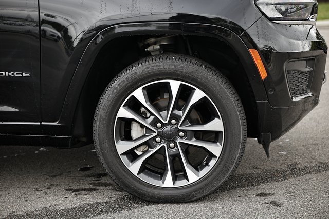2024 Jeep Grand Cherokee Overland photo 4
