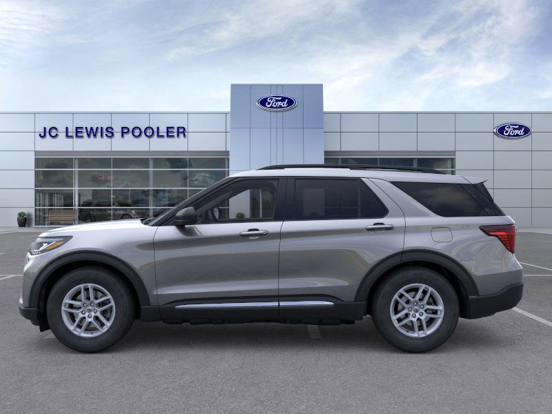 2025 Ford Explorer photo 3