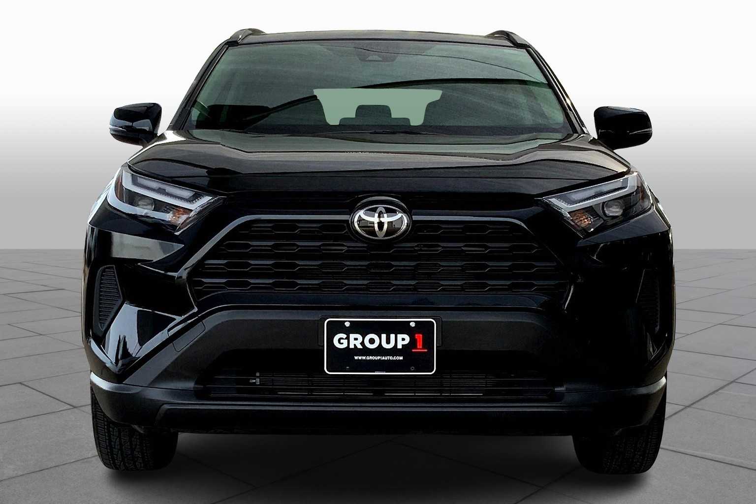 2025 Toyota RAV4 Hybrid XLE photo 2