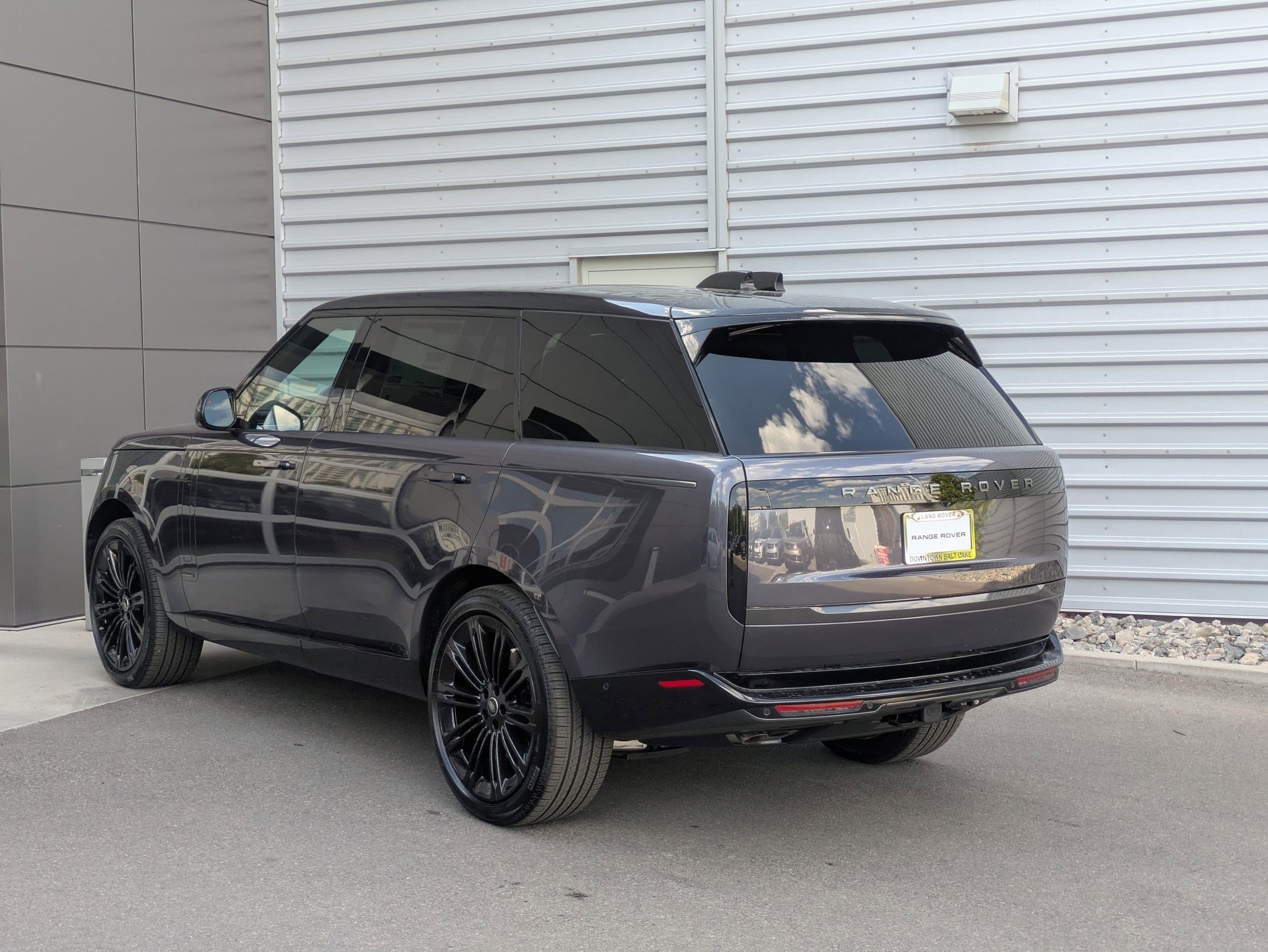 2025 Land Rover Range Rover Autobiography photo 3