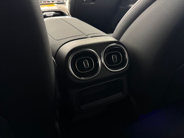 2025 Mercedes Benz GLC 300 photo 34