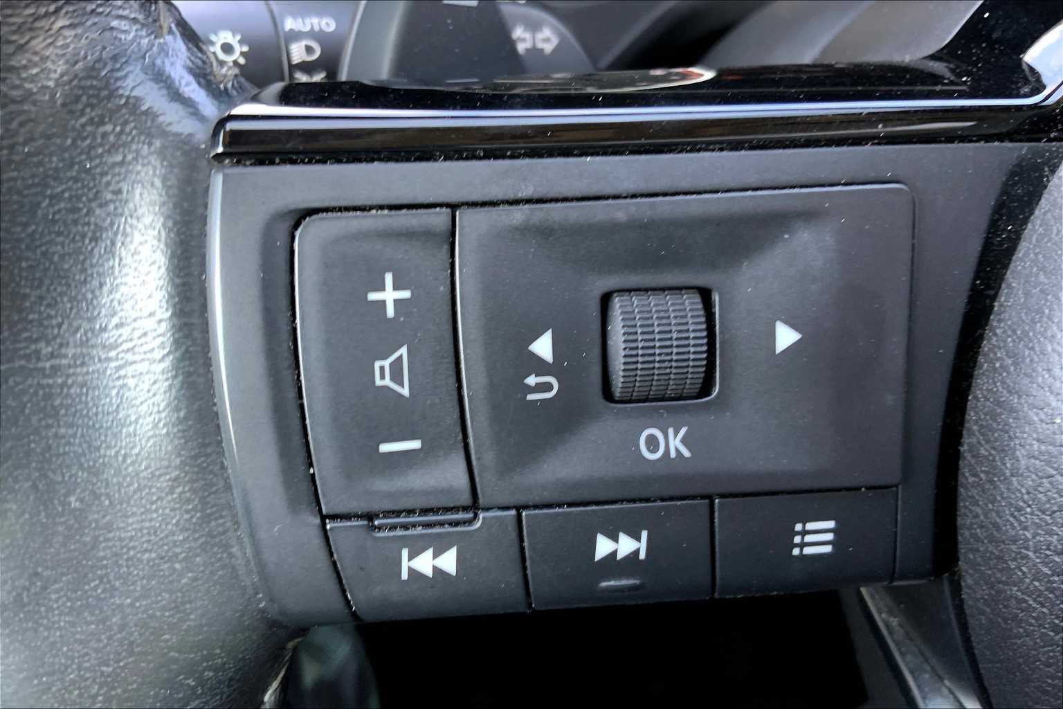 2023 Nissan Rogue SL photo 21