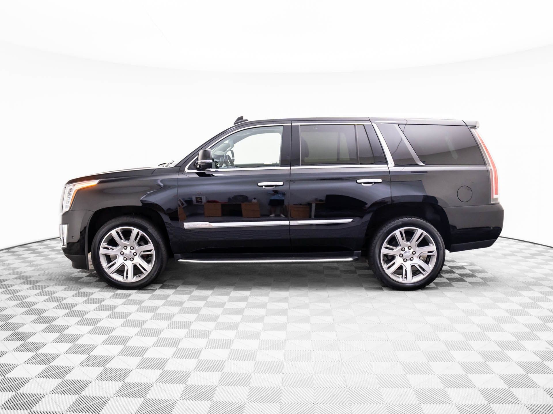 2019 Cadillac Escalade Luxury photo 4