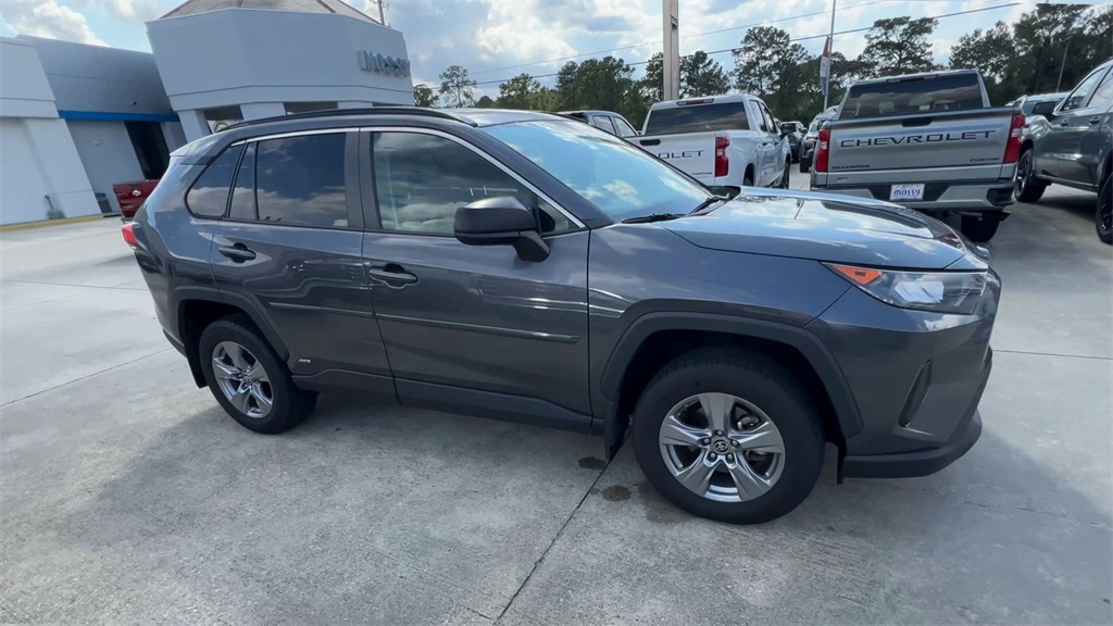 2022 Toyota RAV4 Hybrid LE photo 2
