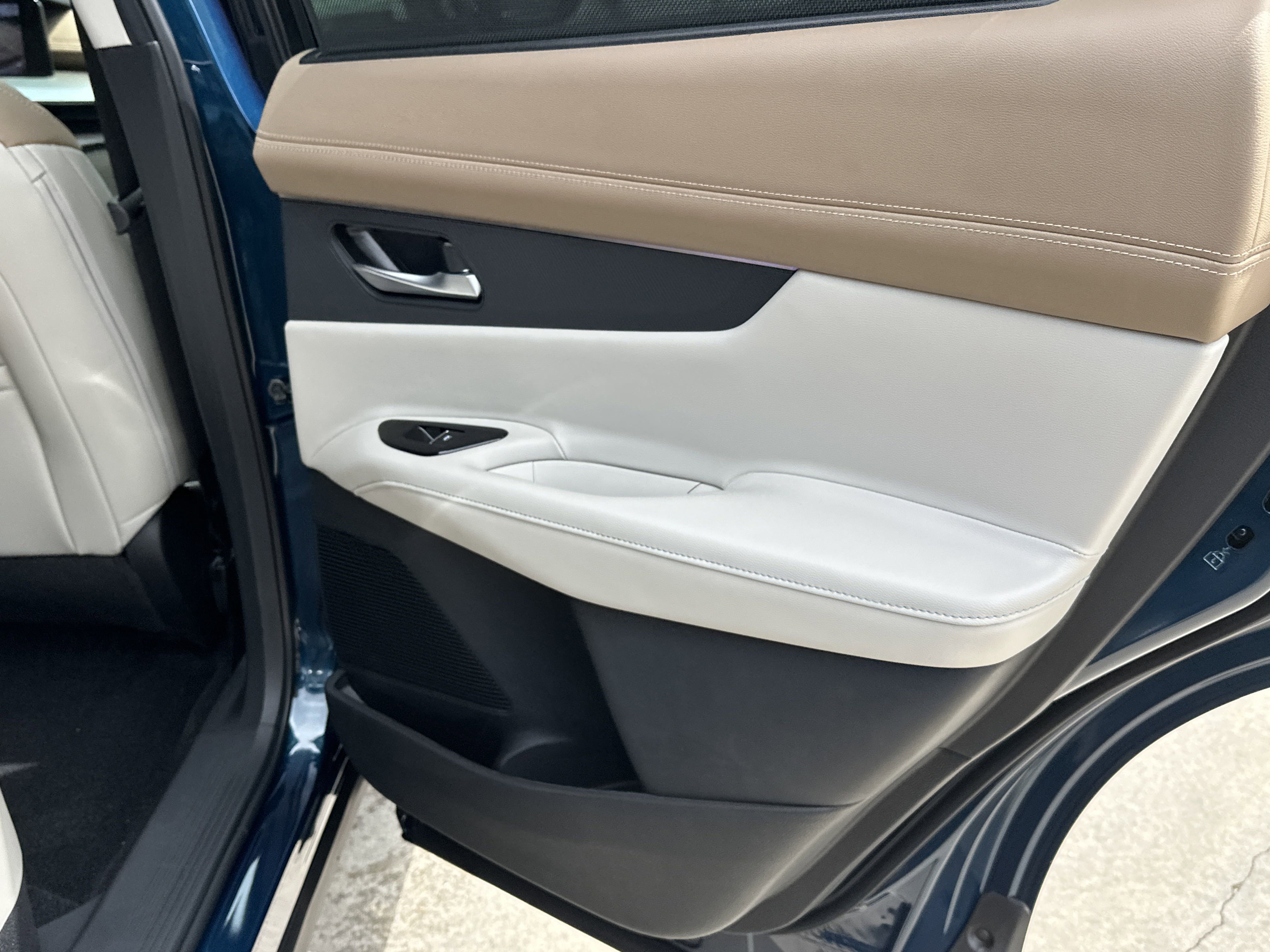2025 Nissan Murano Platinum photo 6