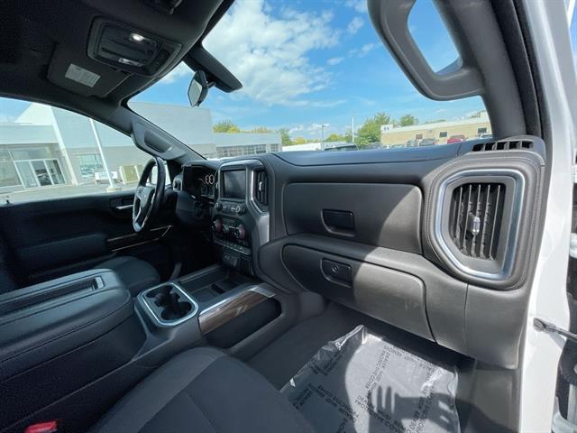 2022 Chevrolet Silverado RST photo 27
