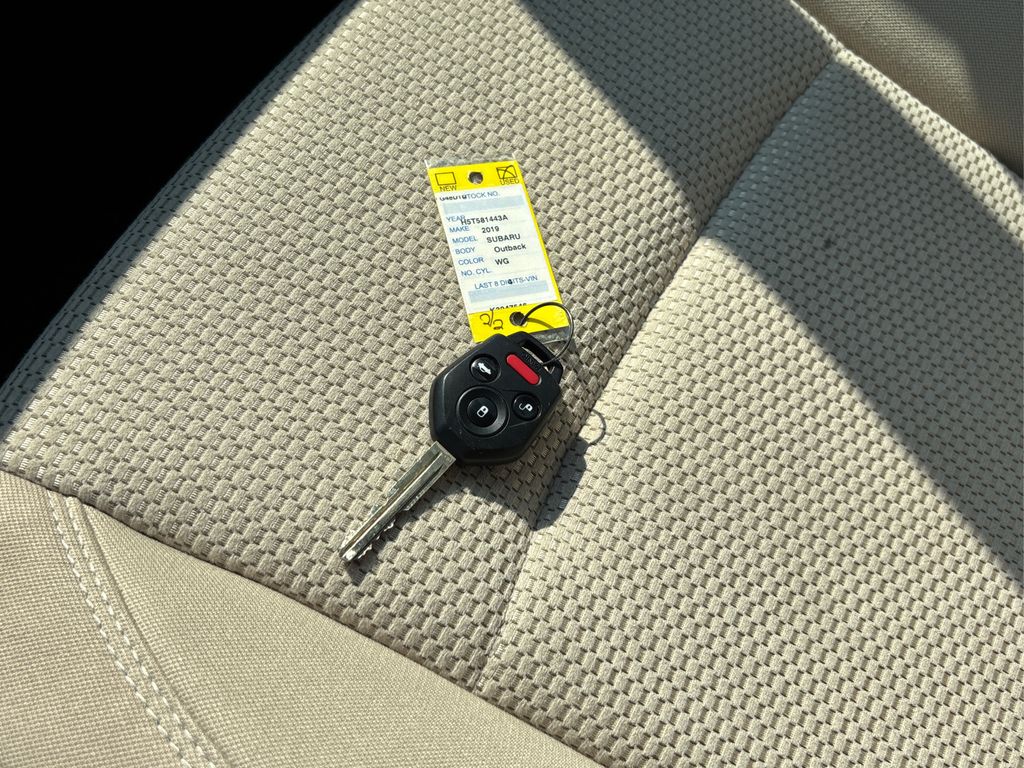 2019 Subaru Outback Premium photo 35