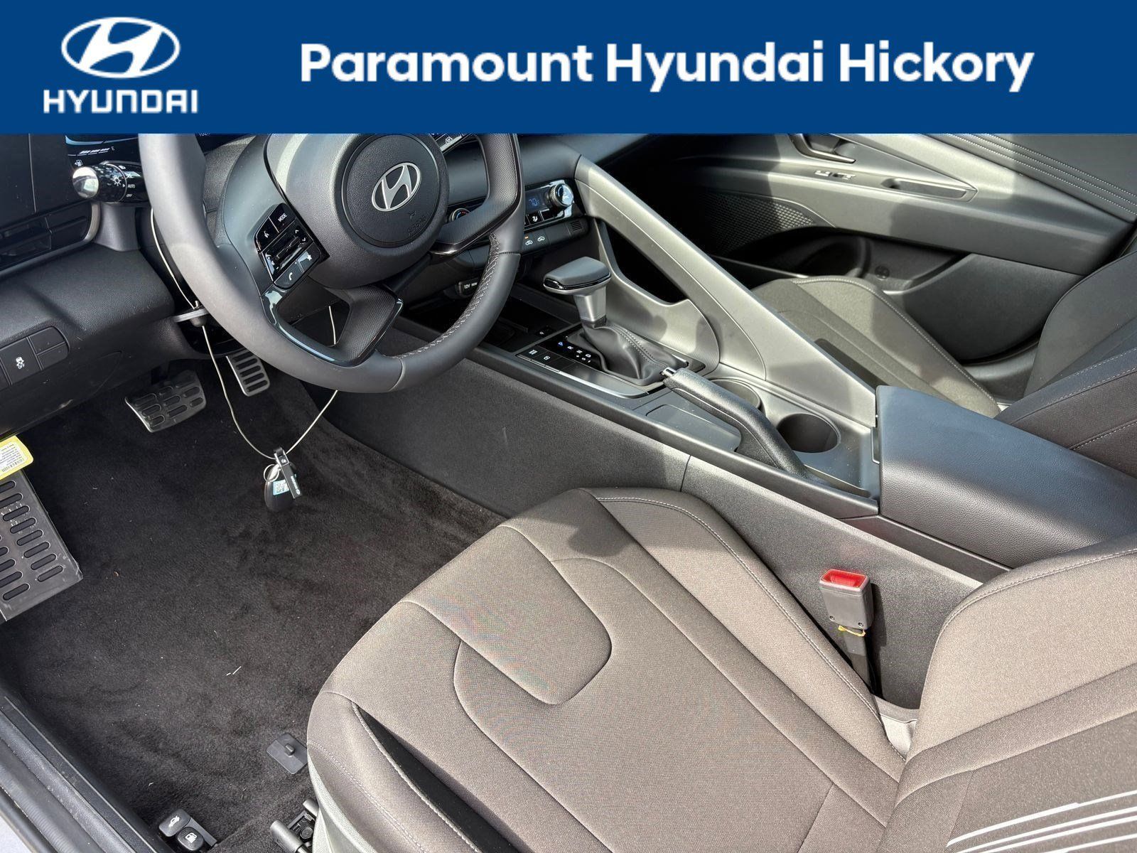 2025 Hyundai Elantra SEL Sport photo 9