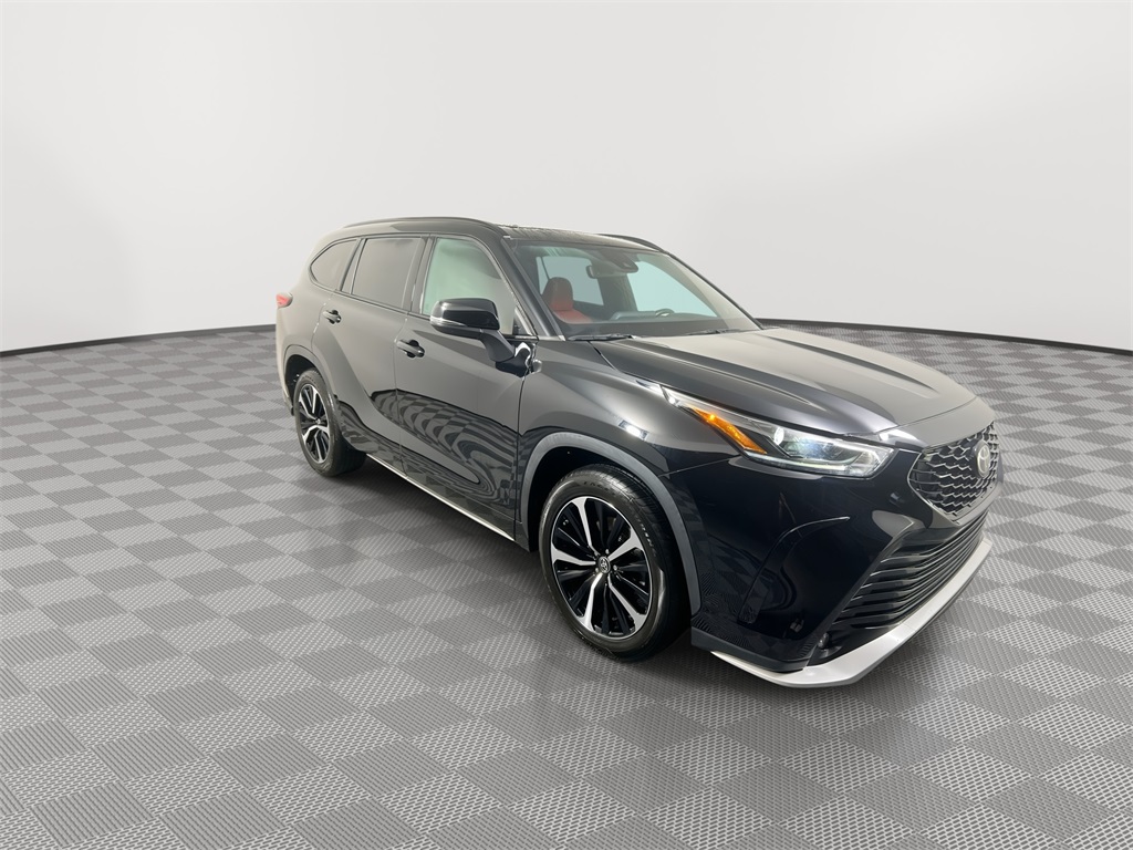 2022 Toyota Highlander XSE photo 2