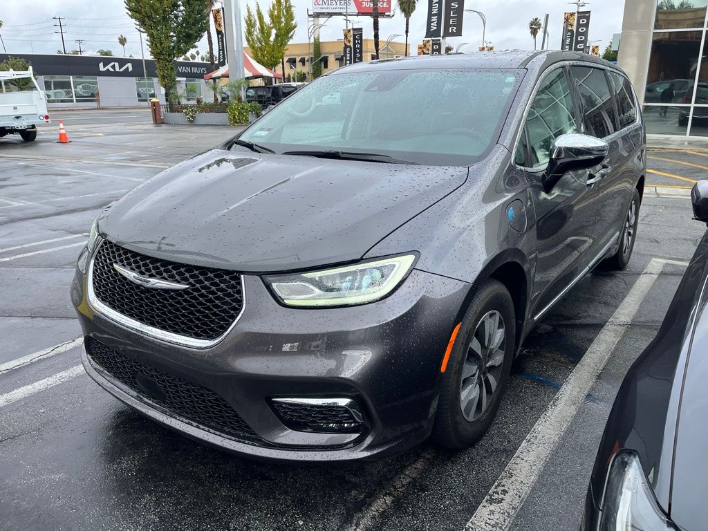 2023 Chrysler Pacifica Hybrid Limited photo 2