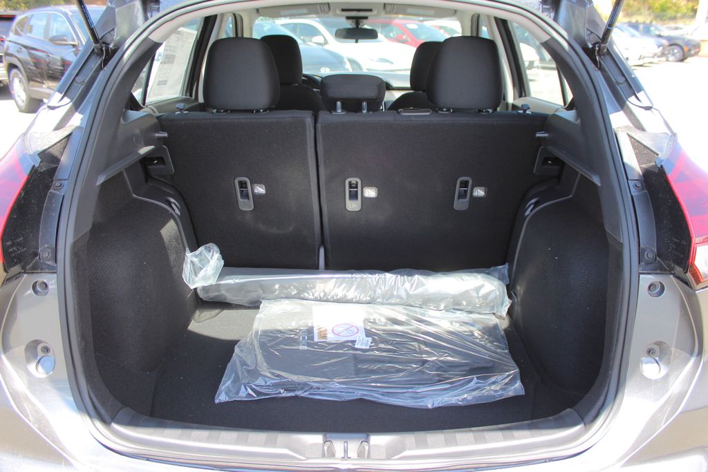 2025 Nissan Kicks Play S photo 9