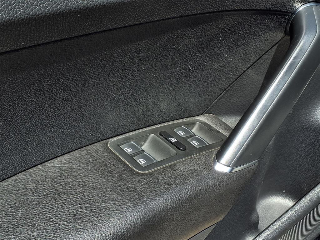 2016 Volkswagen Passat R-Line photo 13