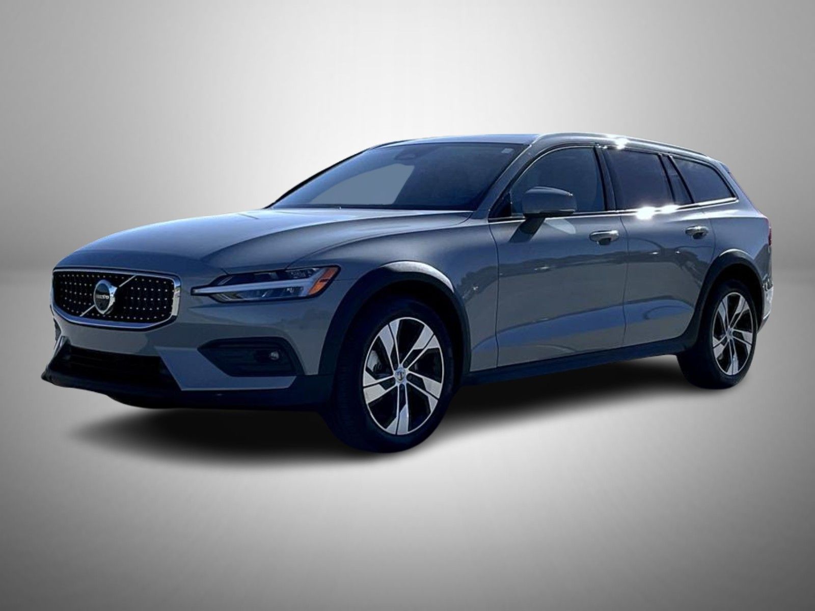 2025 Volvo V60 Cross Country Plus's photo