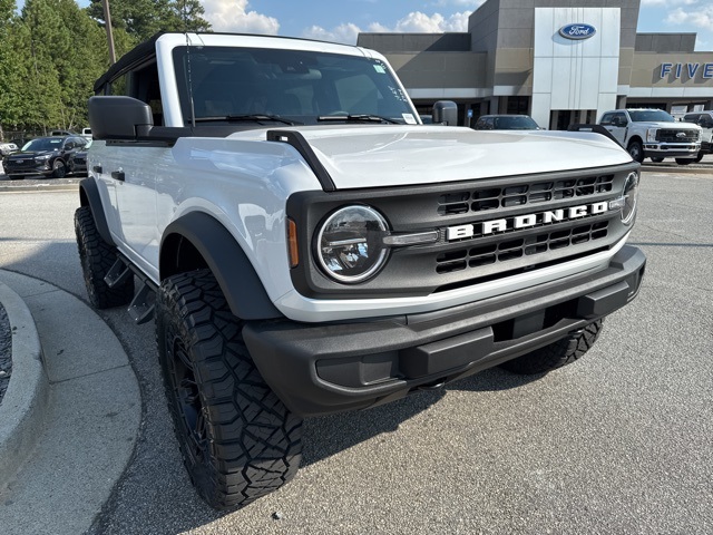 2025 Ford Bronco Base photo 3