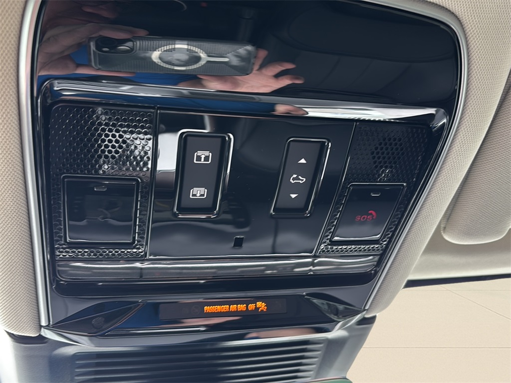 2025 Land Rover Range Rover SE photo 28