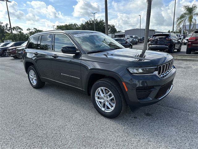 2025 Jeep Grand Cherokee Laredo X photo 2