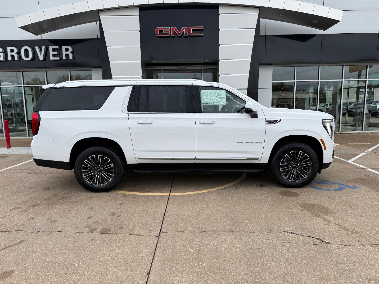 2026 Gmc Yukon XL photo 3