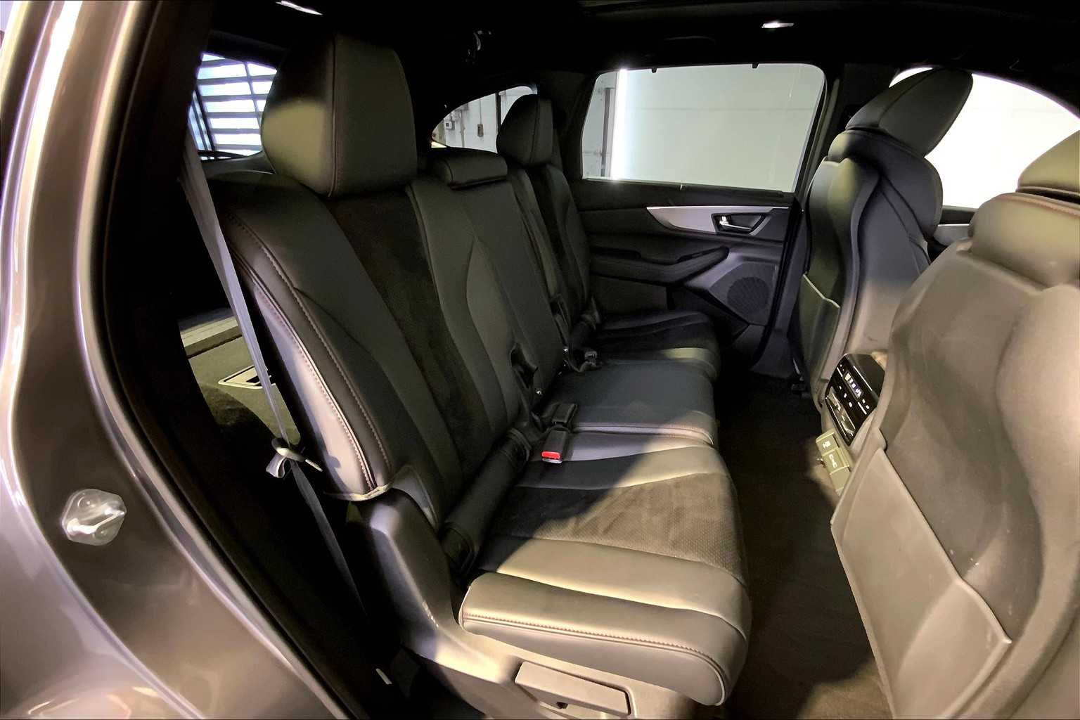 2023 Acura MDX SH-AWD A-Spec photo 18