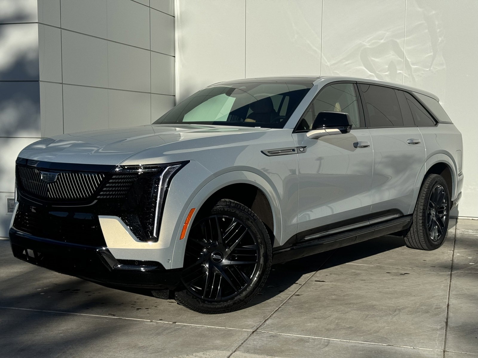 2025 Cadillac Escalade IQ Sport photo 2