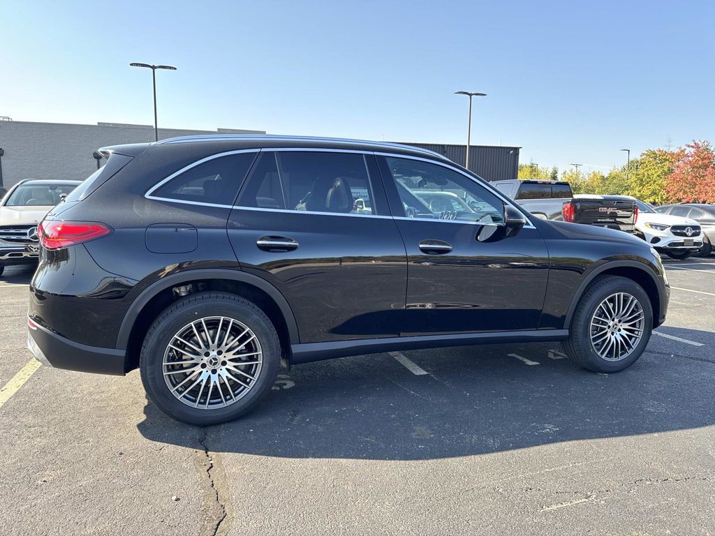 2026 Mercedes Benz GLC 300 4MATIC photo 4