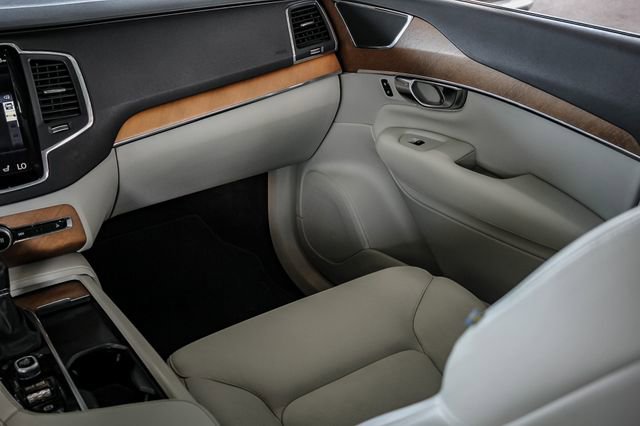 2021 Volvo XC90 Momentum photo 24