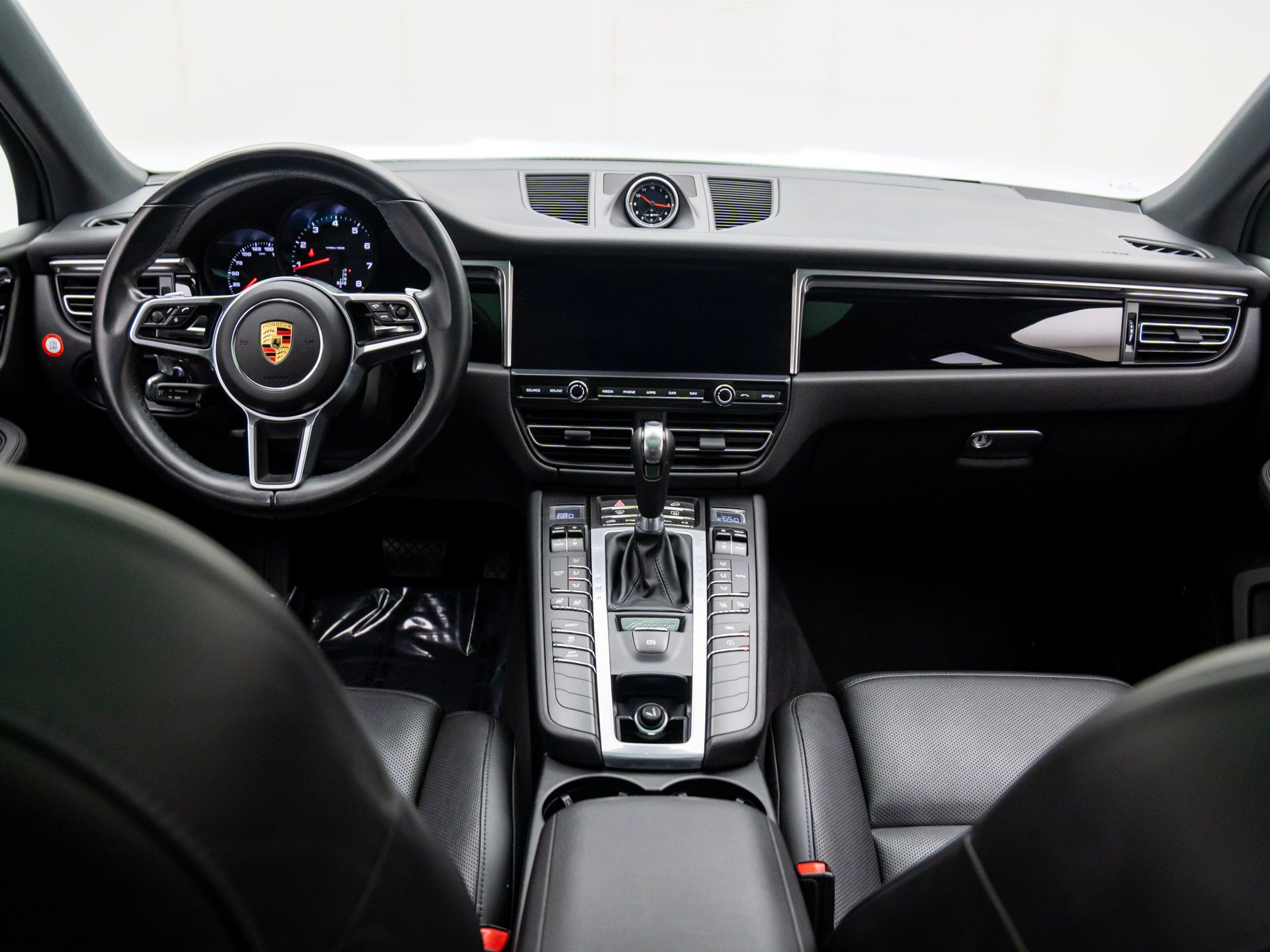 2021 Porsche Macan Base photo 7