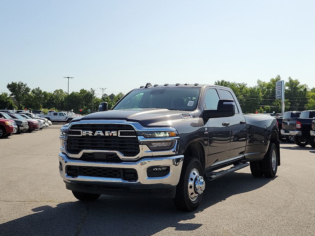 2025 Ram 3500 Tradesman photo 2