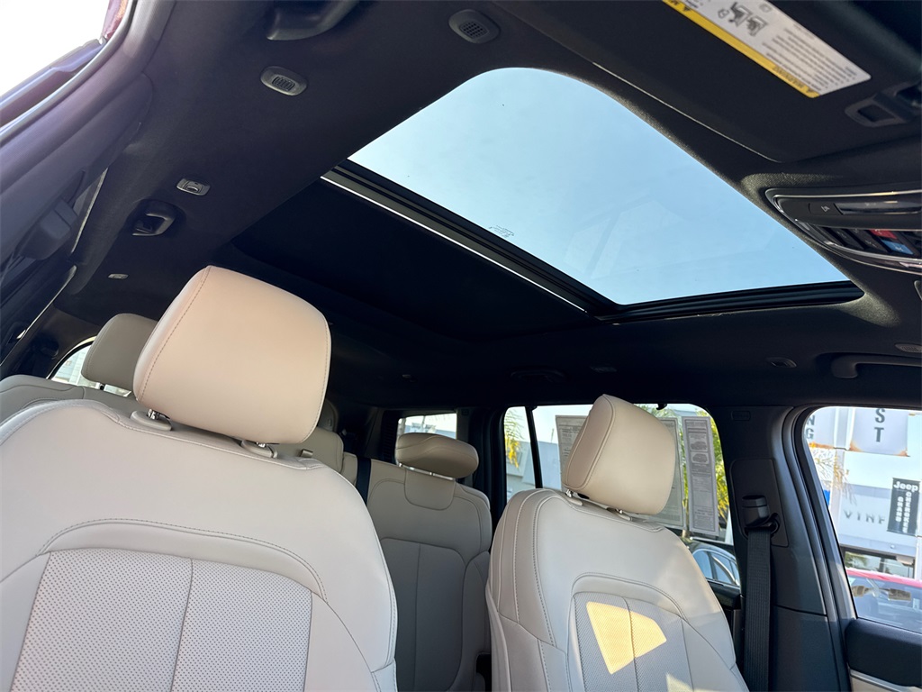 2025 Jeep Grand Cherokee Limited photo 15
