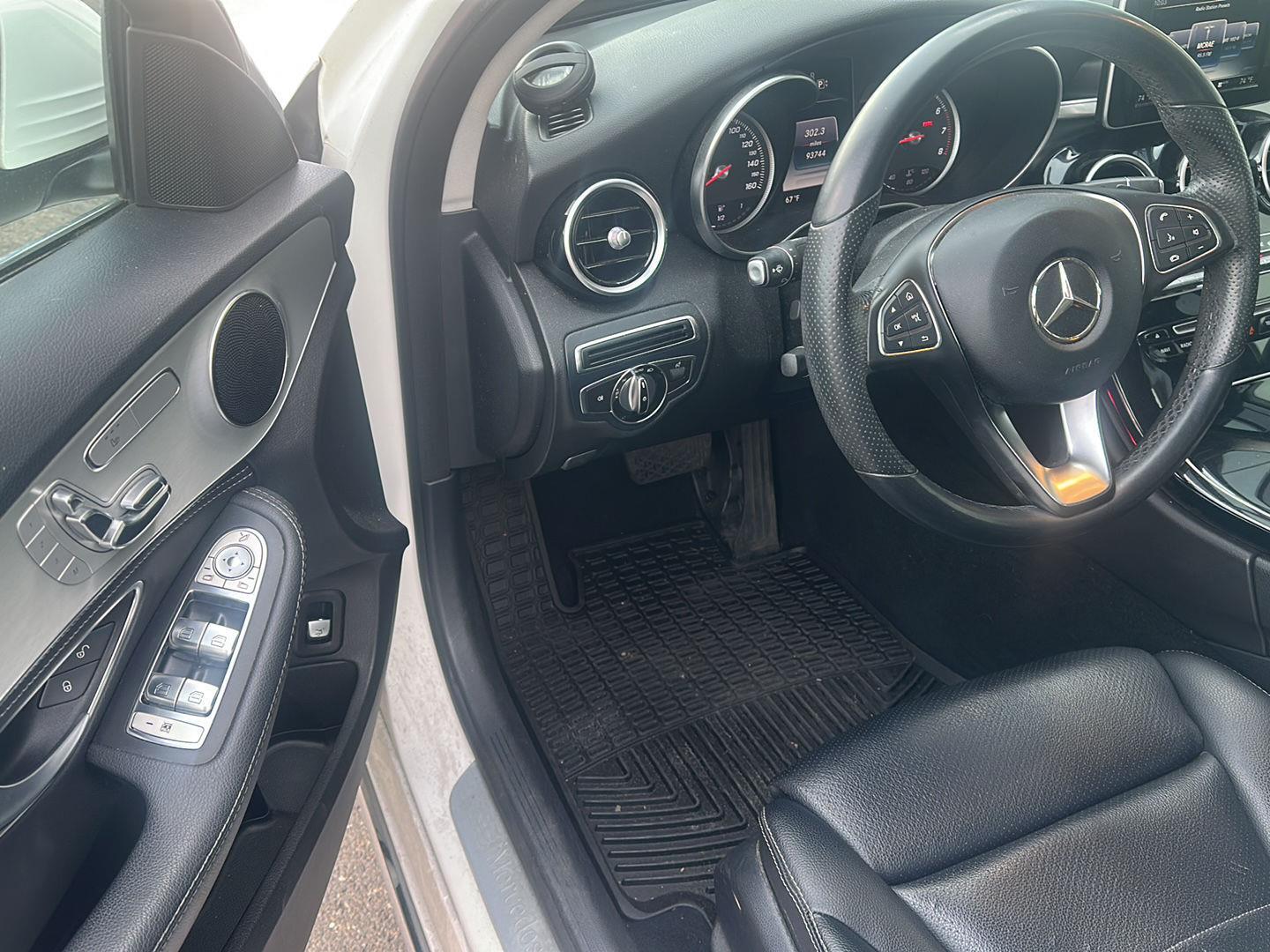 2015 Mercedes Benz C 300 4MATIC photo 4