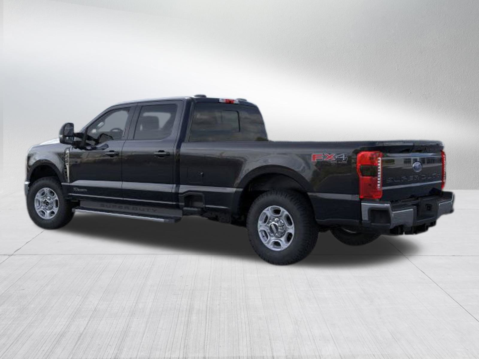 2026 Ford F-350 XLT photo 6