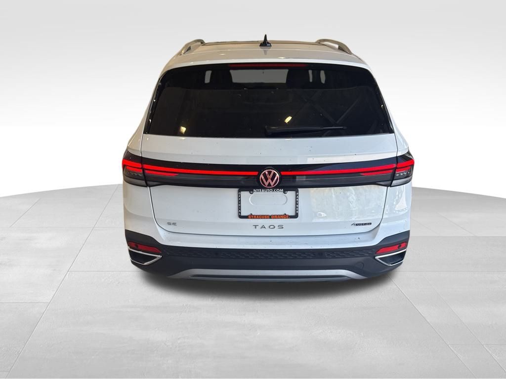 2025 Volkswagen Taos SE photo 3