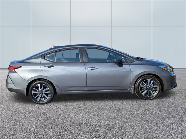 2025 Nissan Versa SV photo 4