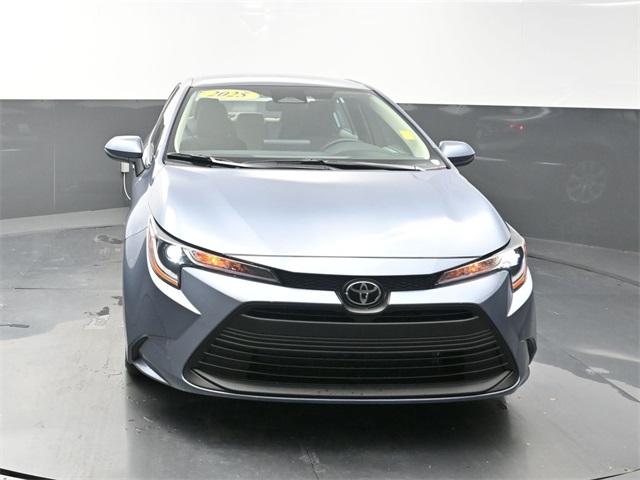 2025 Toyota Corolla LE photo 2