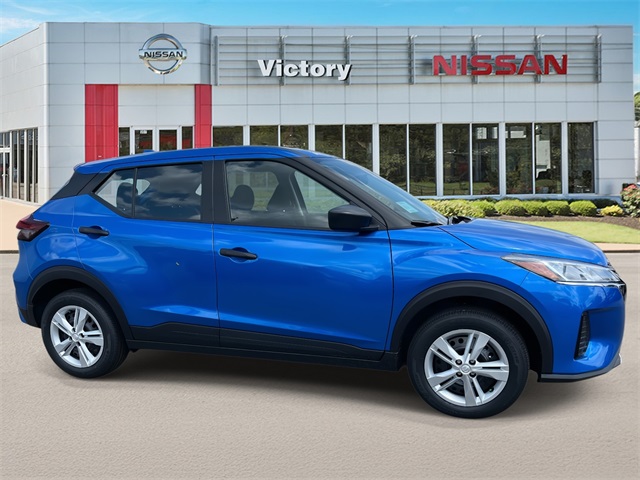 2025 Nissan Kicks Play S photo 2