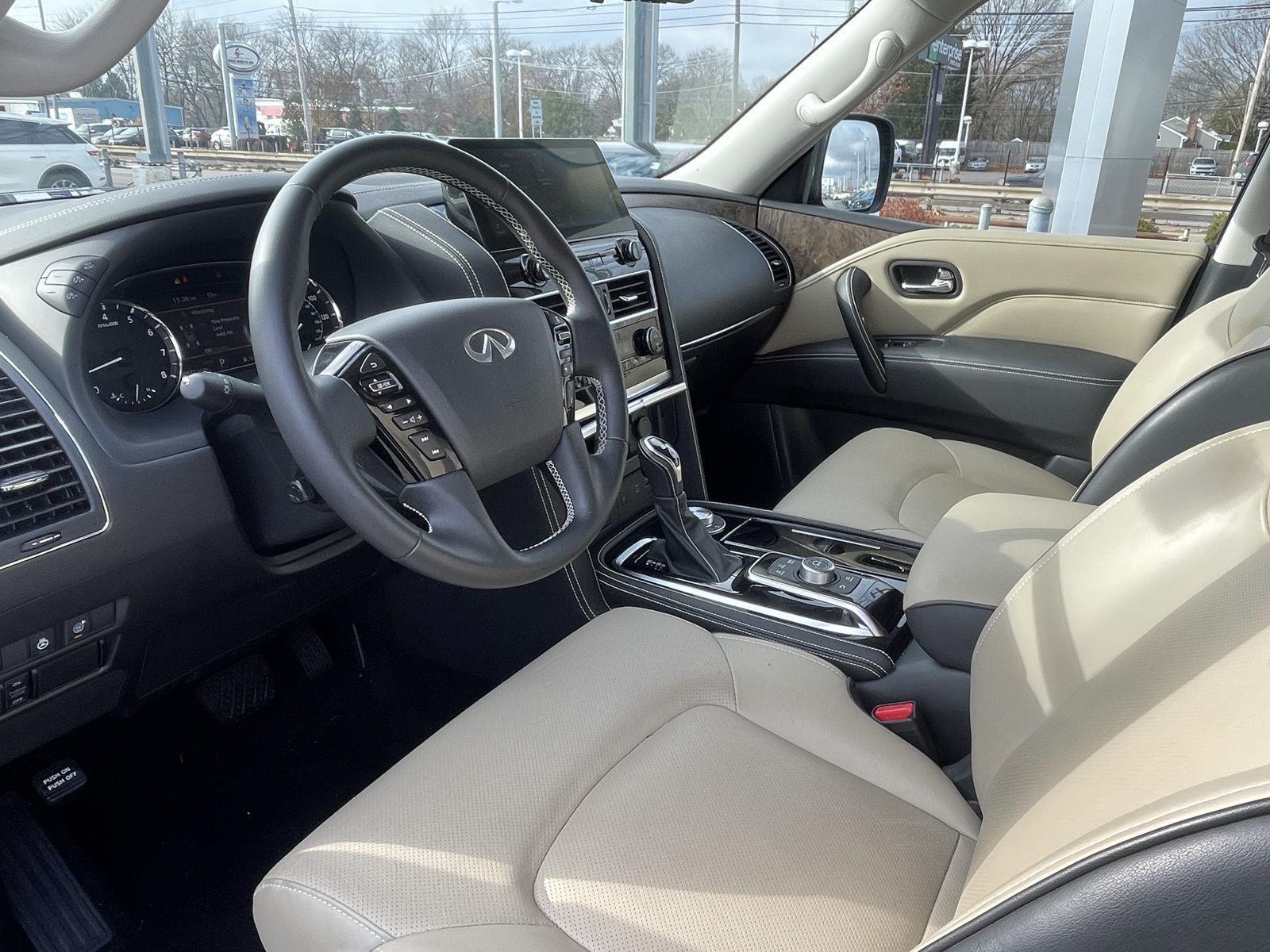 2023 Infiniti QX80 Premium Select photo 3
