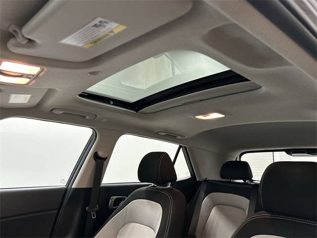 2025 Hyundai Venue SEL photo 34