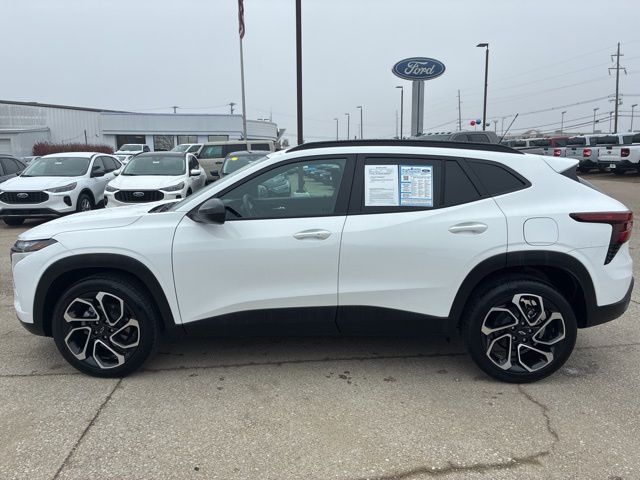 2025 Chevrolet Trax photo 3