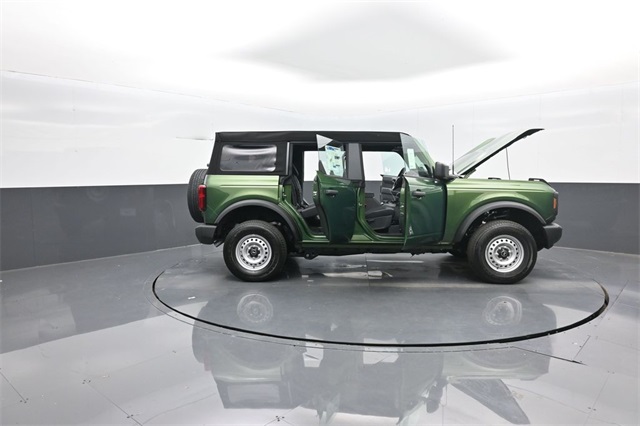 2025 Ford Bronco Base photo 28