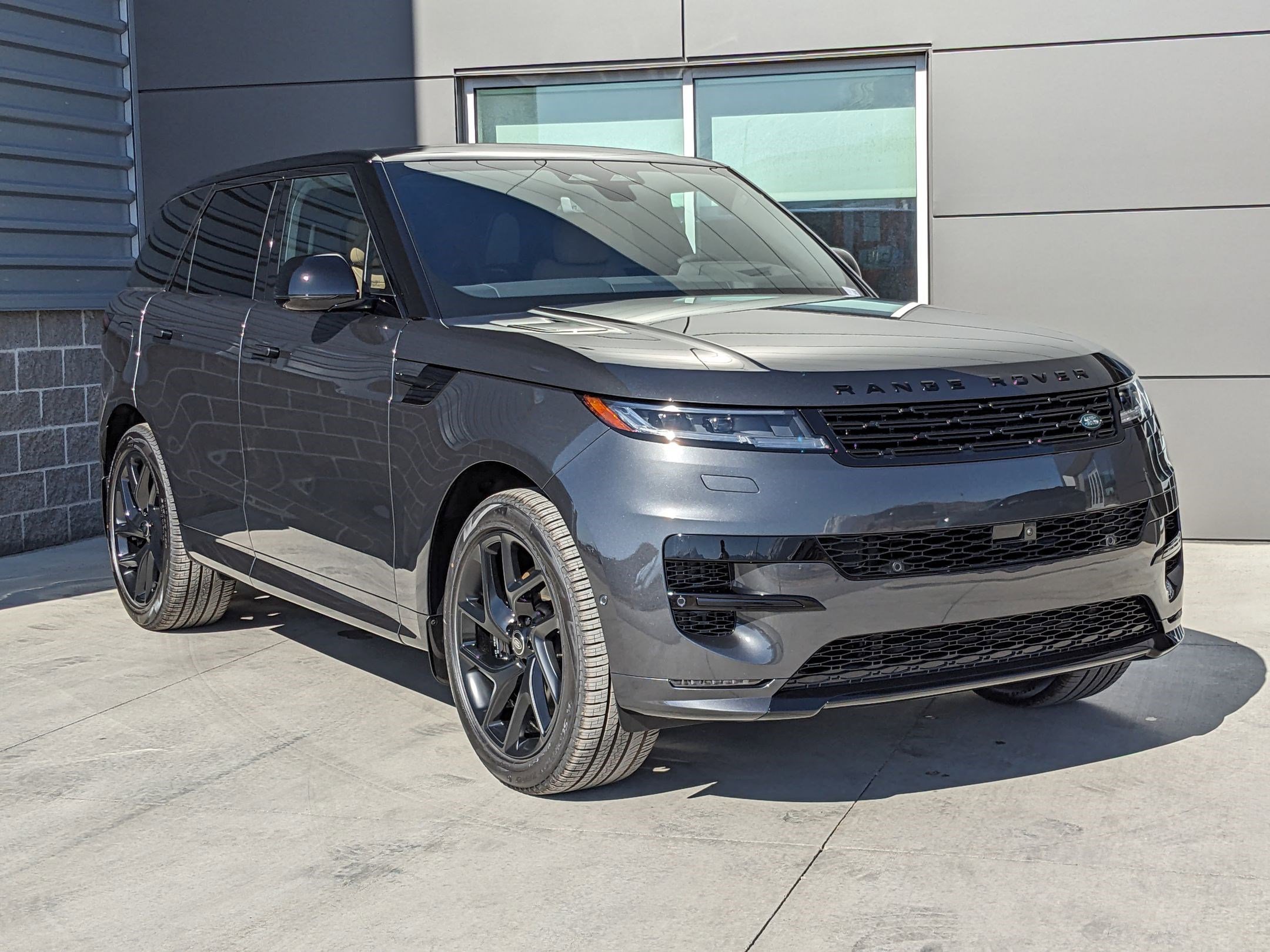 2025 Land Rover Range Rover Sport SE photo 2