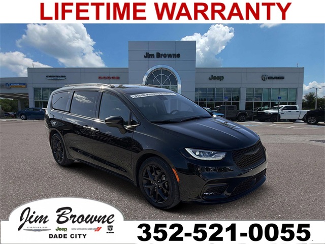 2023 Chrysler Pacifica Touring L's photo