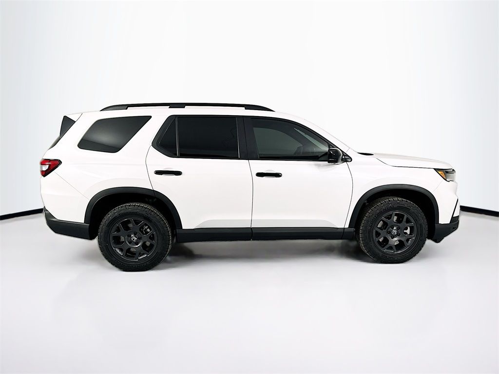 2025 Honda Pilot TrailSport photo 2