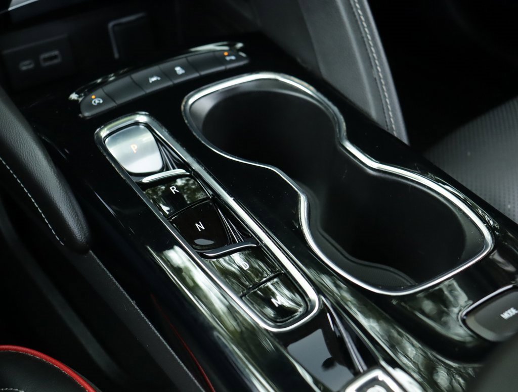 Used 2022 Summit White Buick Essence image 19