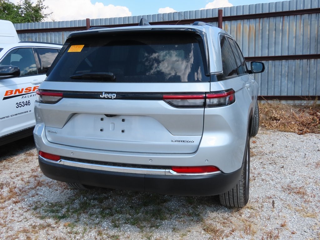 2023 Jeep Grand Cherokee Laredo X photo 4