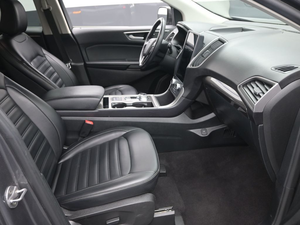 2023 Ford Edge SEL photo 5