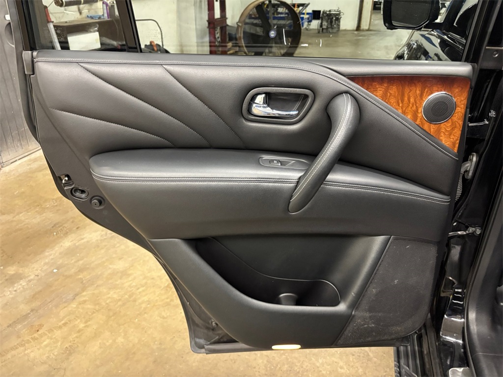 2016 Infiniti QX80 Base photo 12