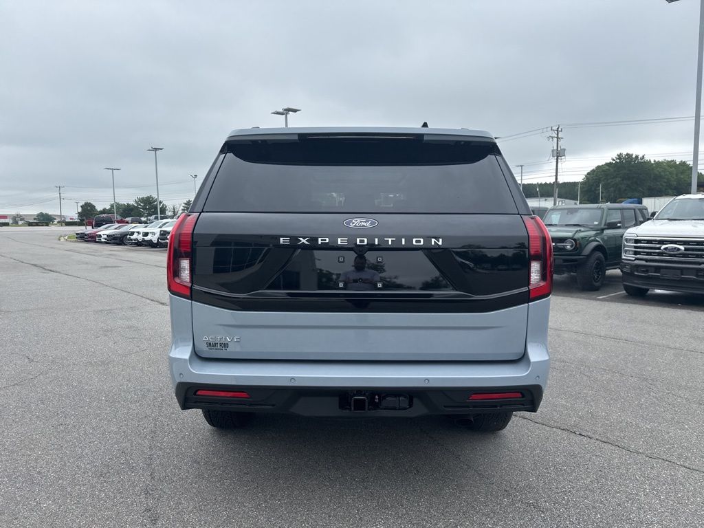 2025 Ford Expedition photo 4