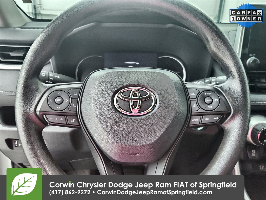 2024 Toyota RAV4 XLE photo 21