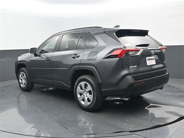 2021 Toyota RAV4 LE photo 2